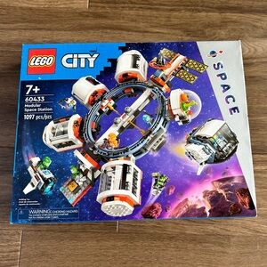 NEW LEGO City Modular Space Station #60433